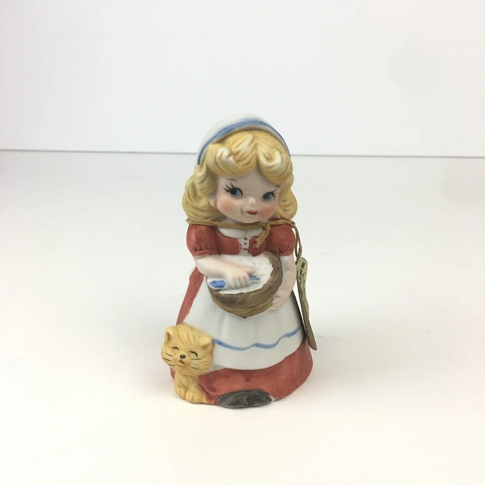 Vintage Adorabelles Girl Laundry w‎ Orange Cat Bell